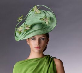 Chapeau spectaculaire vert papillons Maison Fabienne Delvigne Artémisia