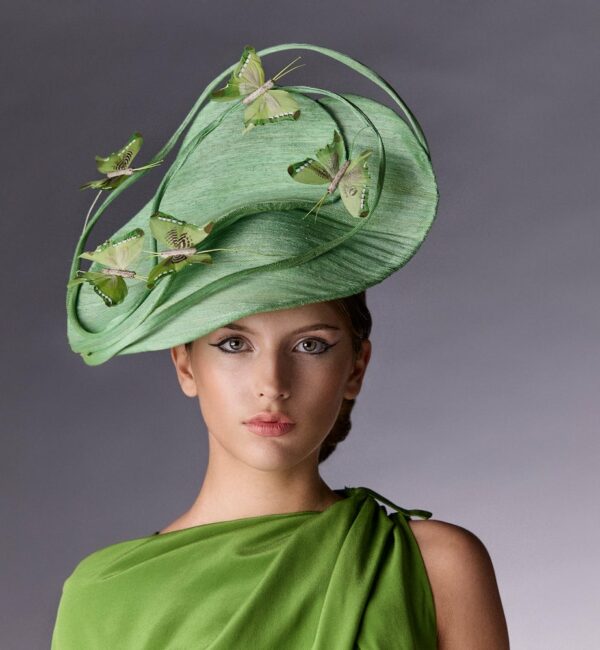 Chapeau spectaculaire vert papillons Maison Fabienne Delvigne Artémisia