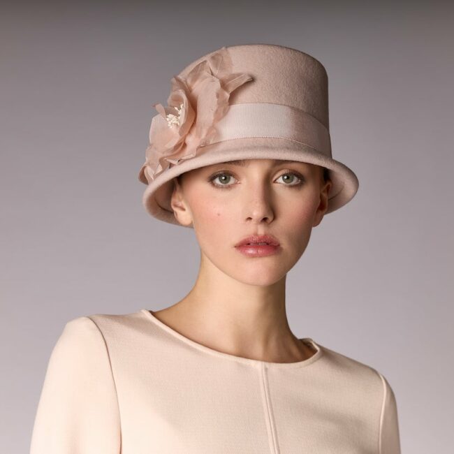 Powder pink cloche hat Maison Fabienne Delvigne Emma. Women's winter and rain hat