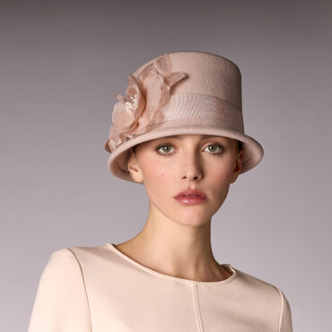 Chapeau cloche rose poudré Maison Fabienne Delvigne Emma. Chapeau hiver et pluie femme