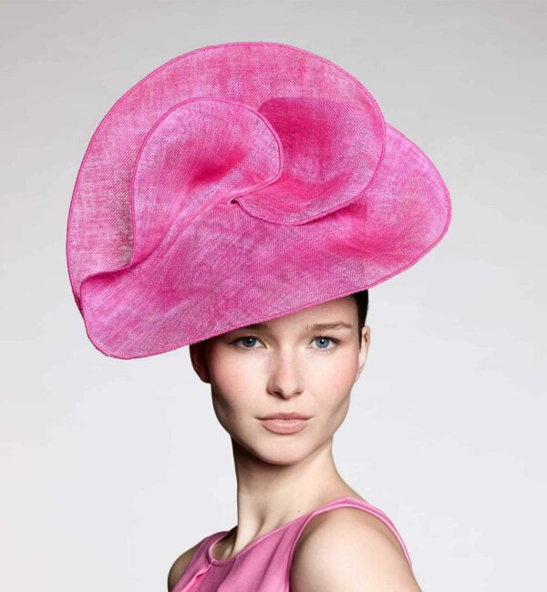 Wavy - chapeau spectaculaire - fuchsia - collection couture - Maison Fabienne Delvigne