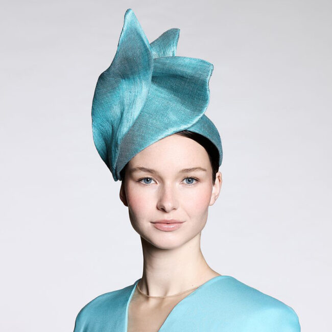 Chapeau spectaculaire - Jade - Bleu Turquoise - Collection Couture Sculpted Lines - Maison Fabienne Delvigne