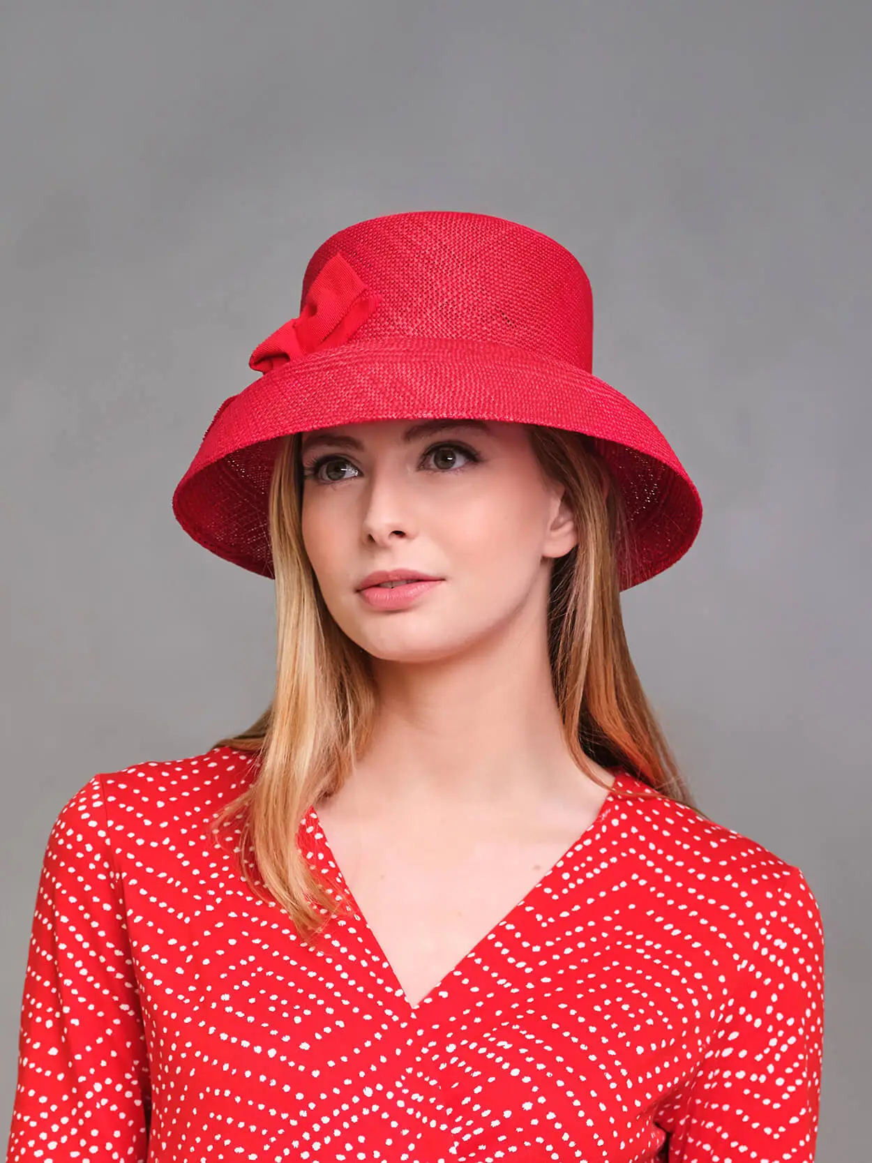 Mannequin wearing a Panama hat, red Audrey