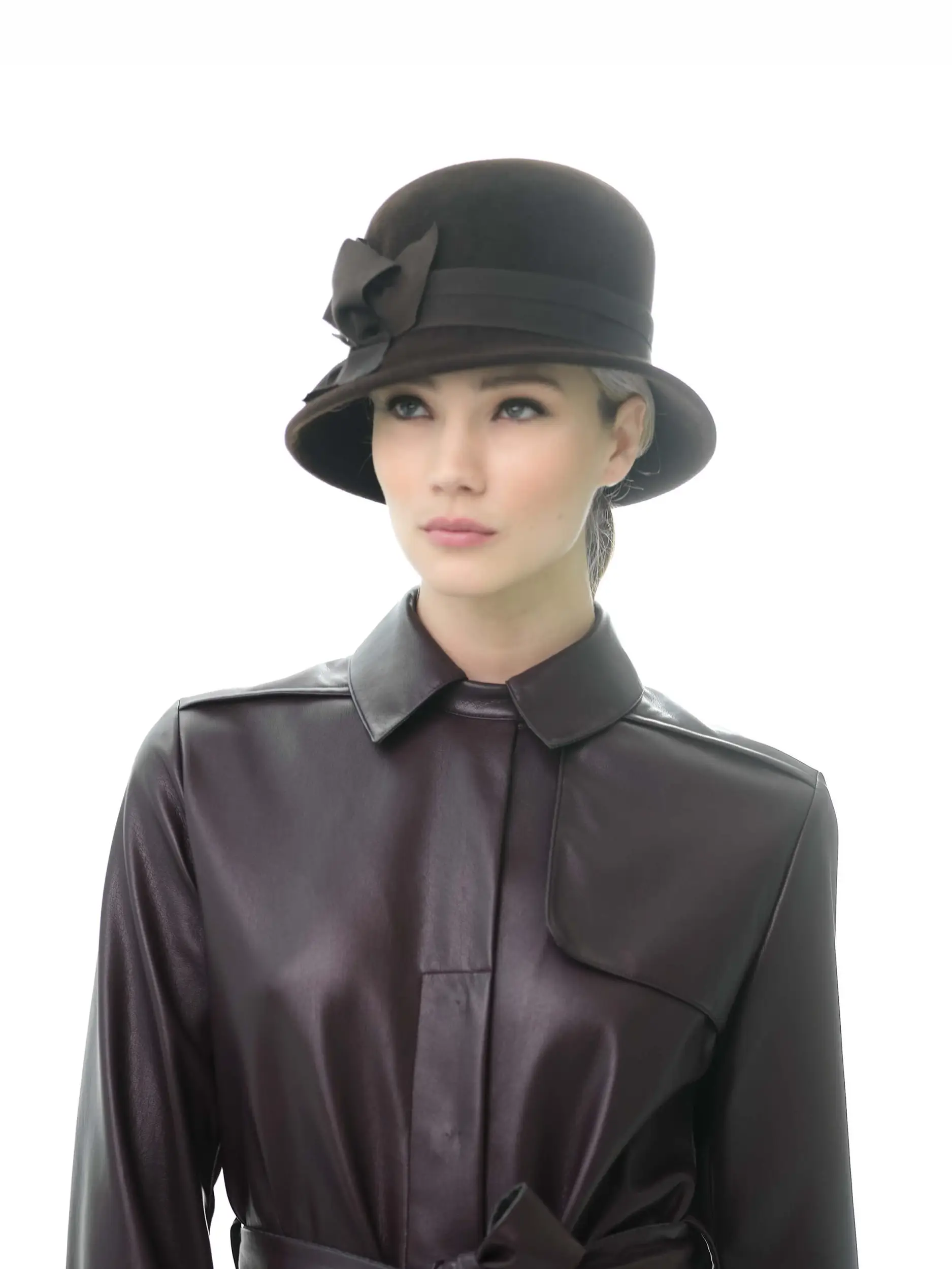 Woman facing forward wearing the small bell hat made of brown felt - Brunela - Maison Fabienne Delvigne