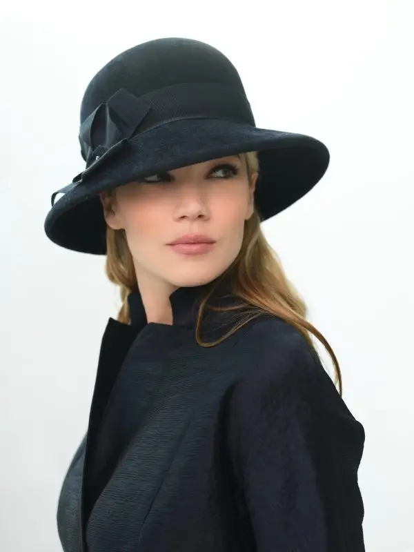 Mannequin wearing a navy blue bell-shaped gypsy hat