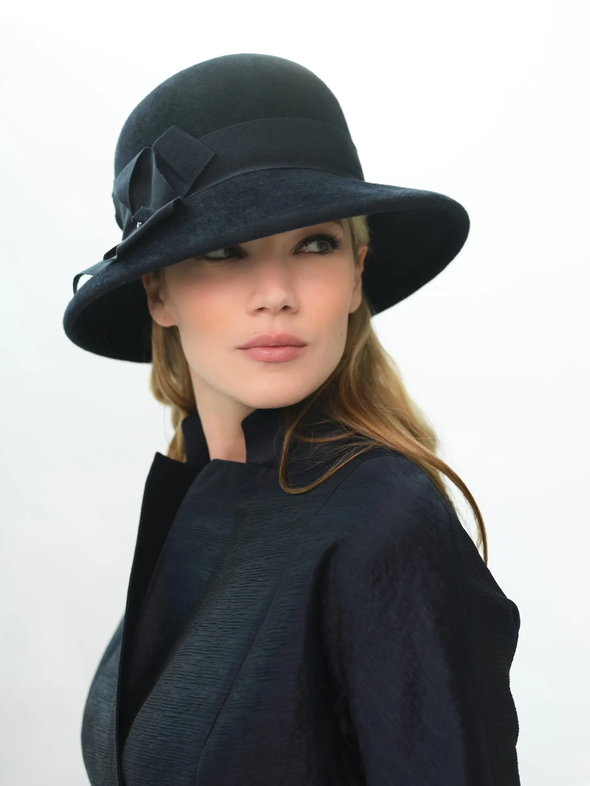 Mannequin wearing a navy blue bell-shaped gypsy hat