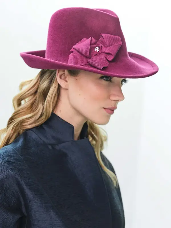 Side woman wearing the Raphaelle felted fedora in violin color