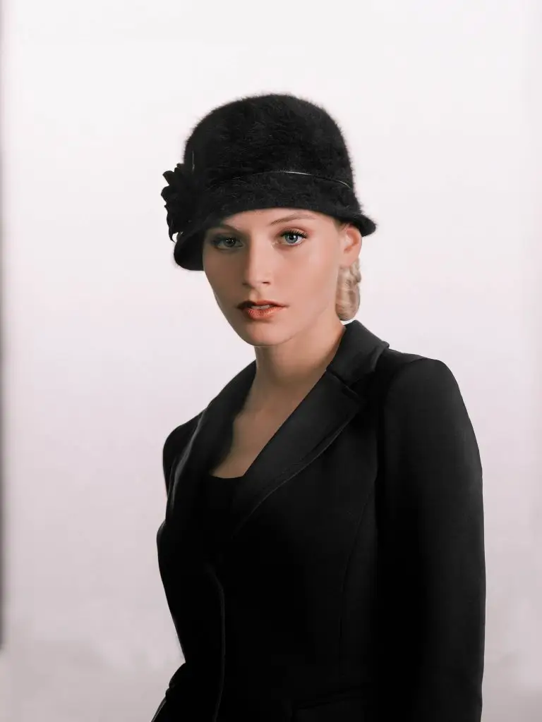 Woman wearing the black Angora bell by Maison Fabienne Delvigne