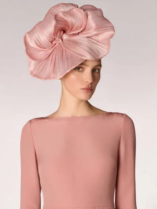 Mannequin wearing the pink banana fibre hat