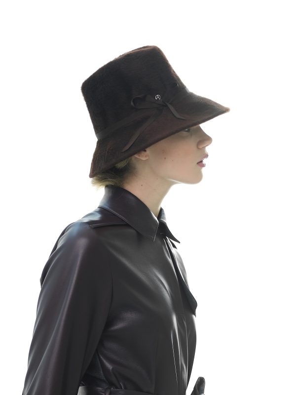 Woman on the side wearing the folding brown garbo fedora hat - Maison Fabienne Delvigne