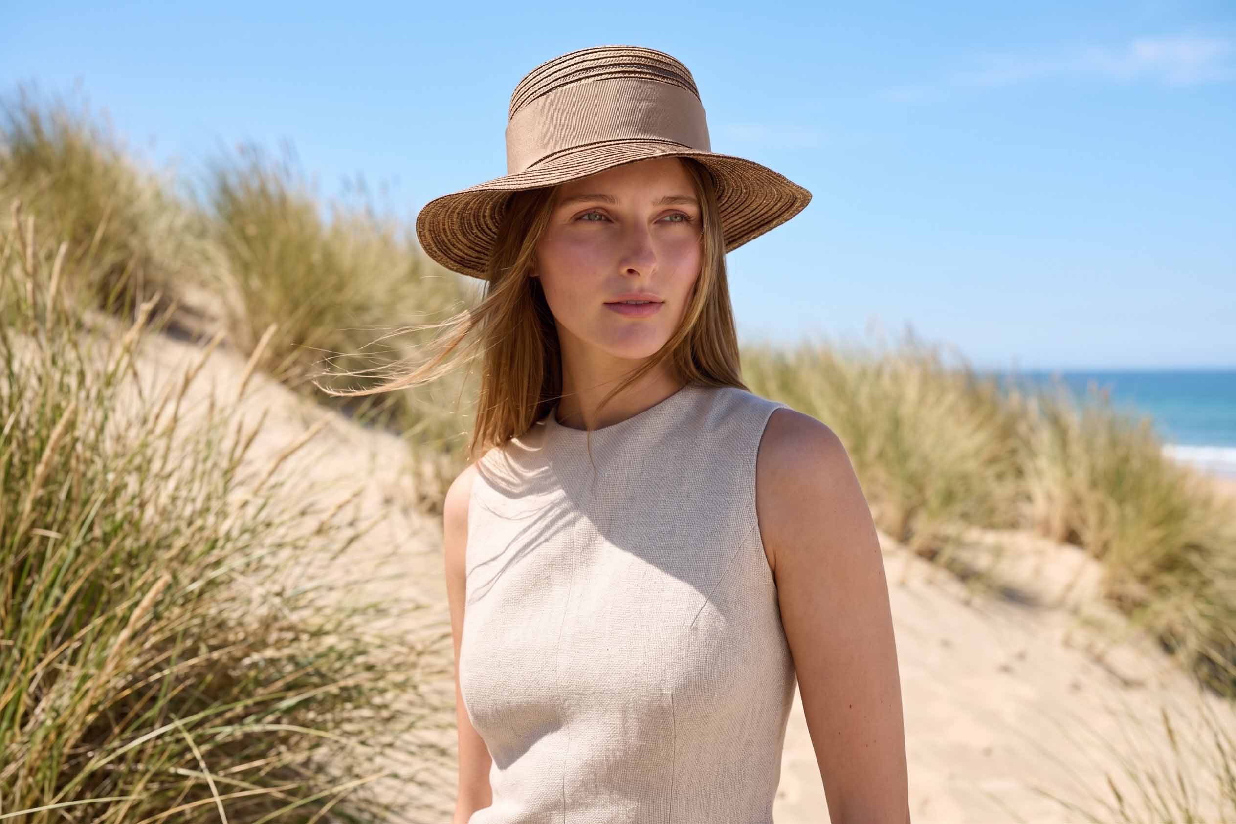 Woman wearing the foldable capeline Samy sun hat - Maison Fabienne Delvigne