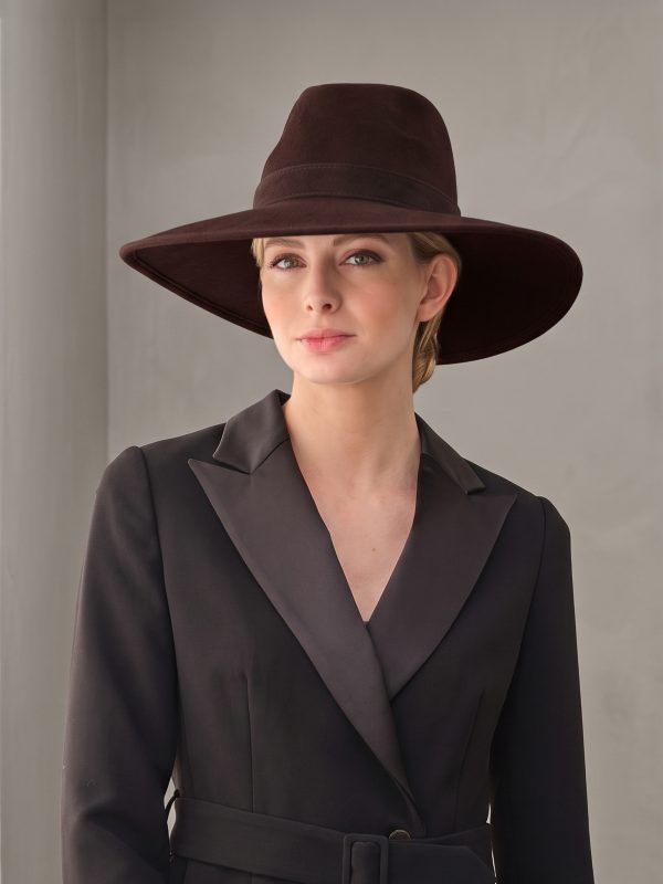 Woman wearing the Felicia brown felt fedora hat by Maison Fabienne Delvigne