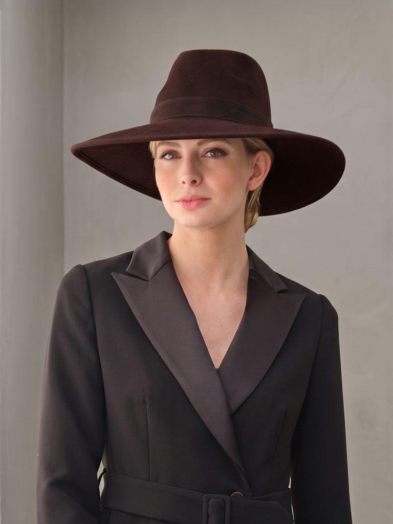 Woman wearing the Felicia brown felt fedora hat by Maison Fabienne Delvigne