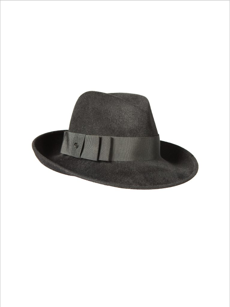 Man wearing the black felt fedora hat Yoeri paired with his Maison Fabienne Delvigne outfit